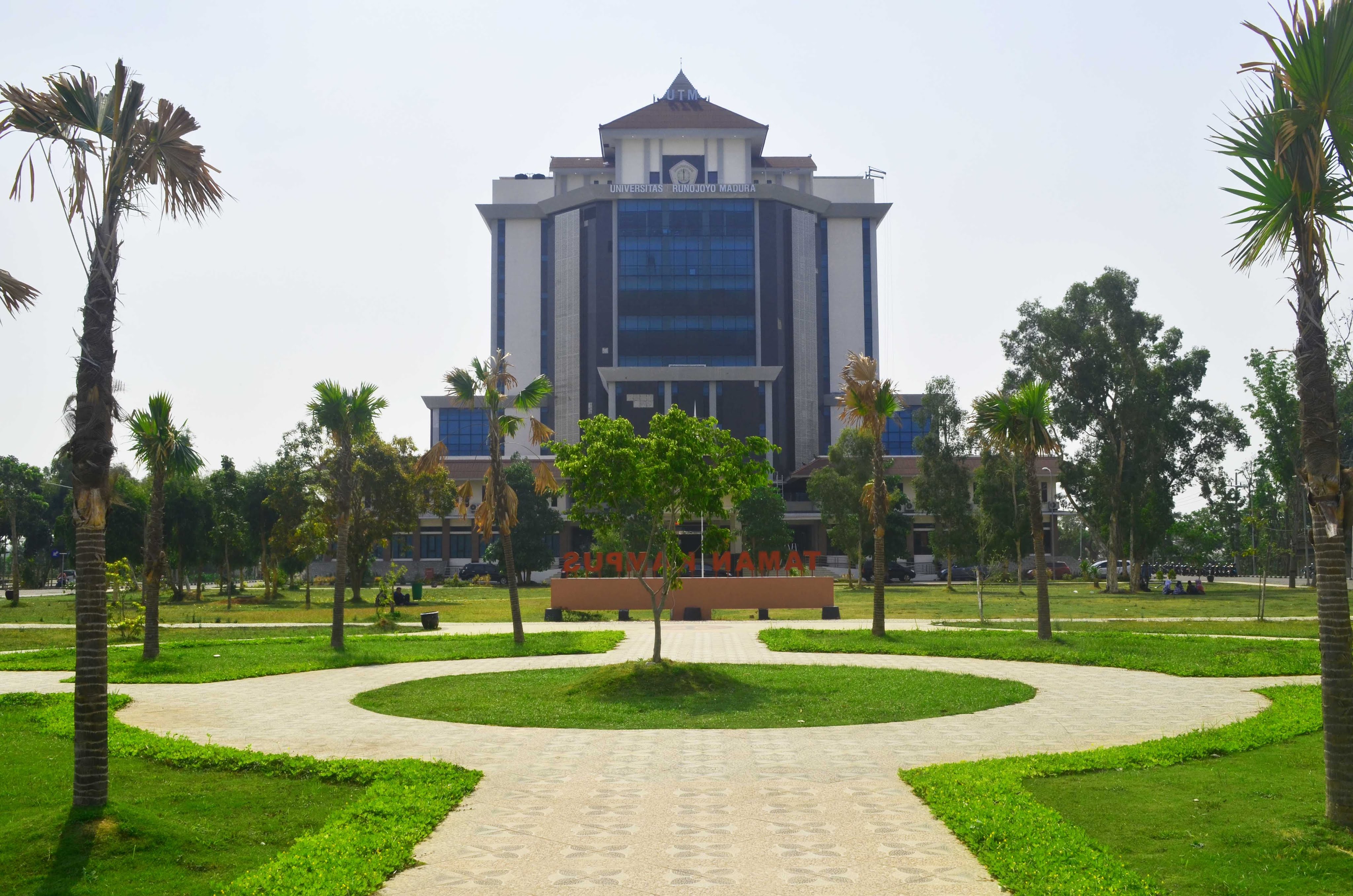 44 Universitas Trunojoyo Madura